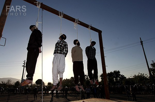 عکس/ اعدام ۴ شرور در شیراز