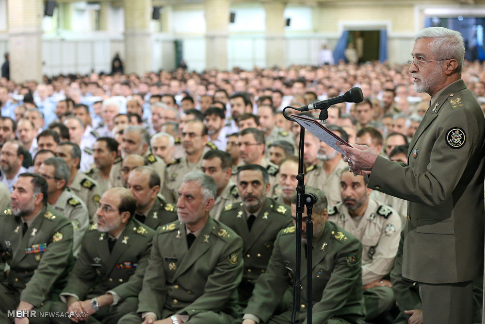 عکس/ گزارش فرمانده ارتش به رهبر انقلاب