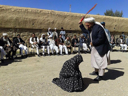 اجرای حکم شلاق پسر و دختر افغان +تصاویر