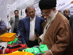 مقام معظم رهبری از نمایشگاه کالای ایرانی بازدید کردند